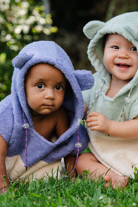 Nachhaltiger Badeponcho Baby Lavendel