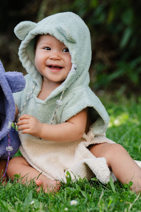 Nachhaltiger Badeponcho Baby Altgrün