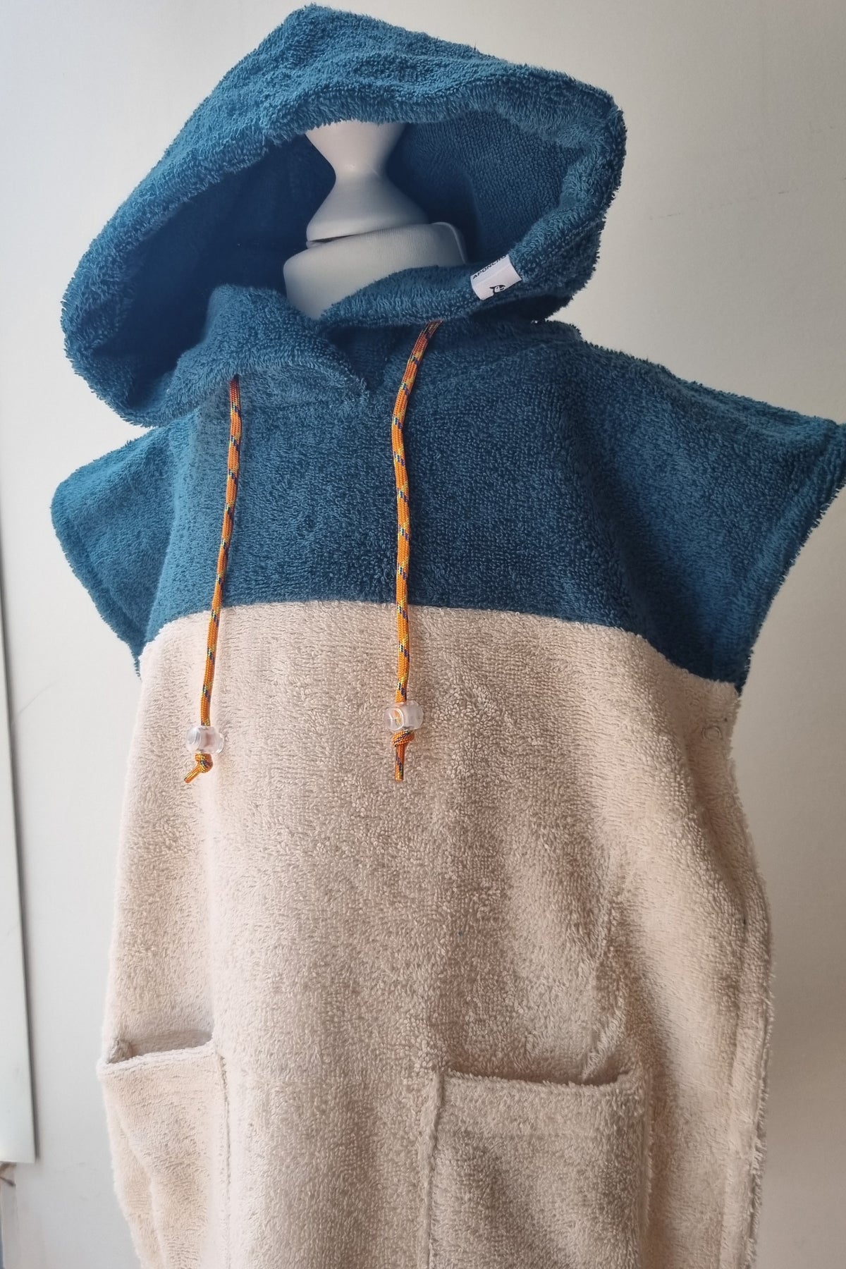 Nachhaltiger Badeponcho Kids Tropengrün | Aponcho – Customized Beachwear