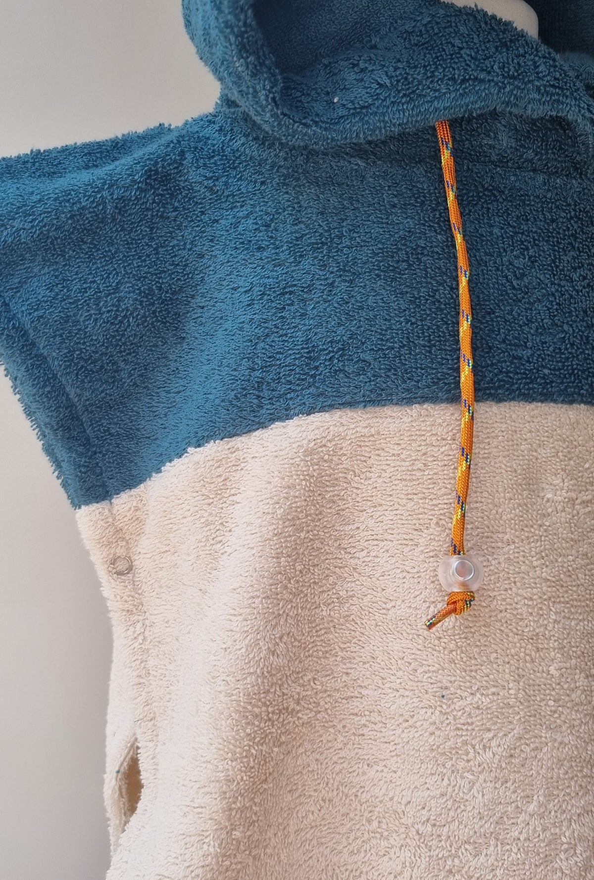 Nachhaltiger Badeponcho Mini Tropengrün | Aponcho – Customized Beachwear
