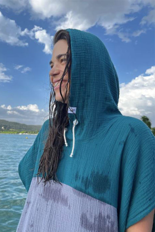 Dünner Damen Surf Poncho Tropengrün